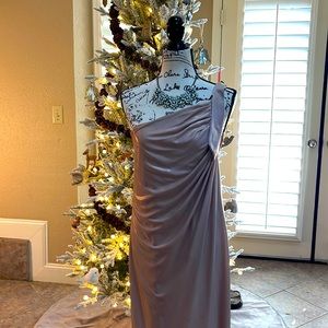 Halston heritage champagne gold one shoulder formal dress, size medium.